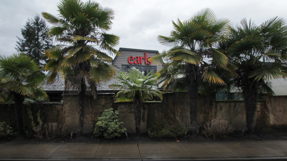earls_in_lions_gate_village_north_shore_credit_rob_kruyt