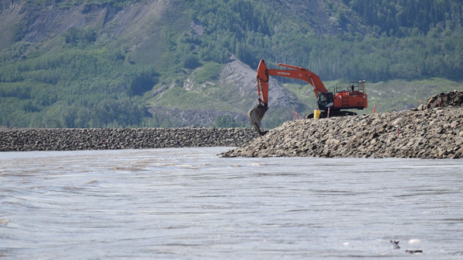 evacuators_on_peace_river_near_site_c_credit_jonny_wakefield