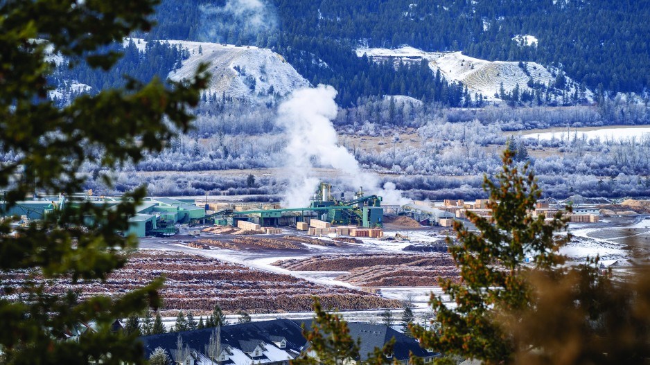 forestry-mill-closures-canfor-radium