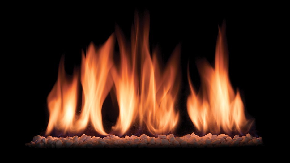 gas-fireplace-photoropic-eplus-gettyimages