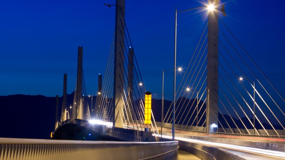 golden_ears_bridge_shutterstock