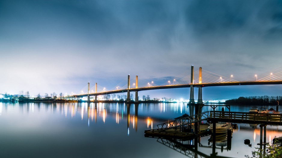 goldenearsbridgeconnectingmapleridgelangleyshutterstock