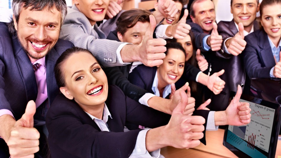 happy_employees_office