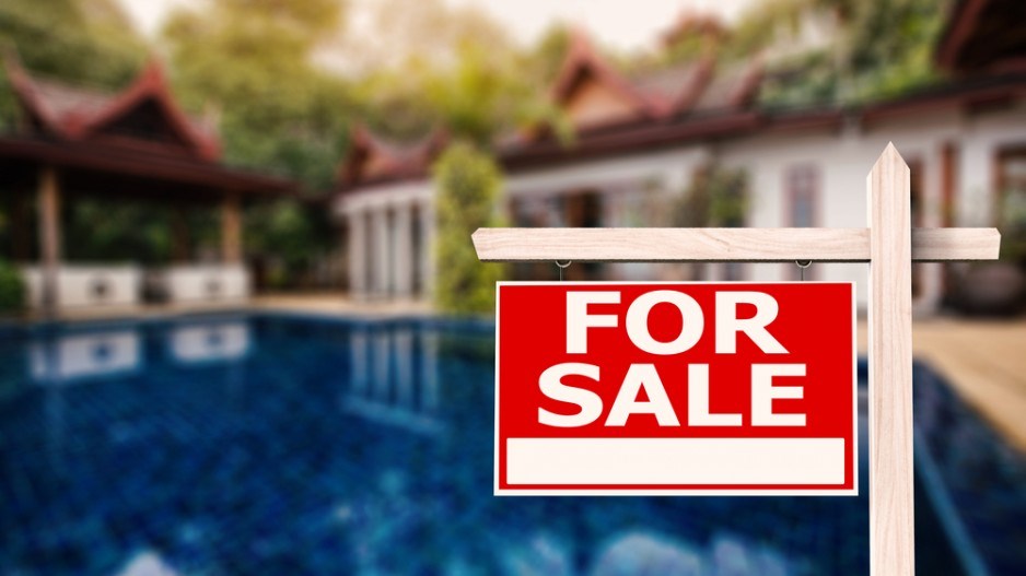 home_for_sale_sign_blurry_background_shutterstock