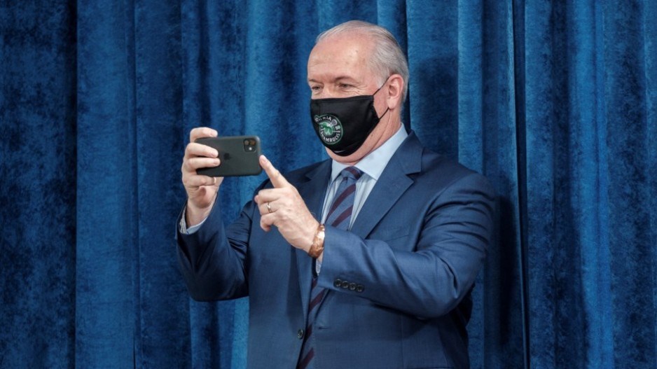 horgan-mask-selfie