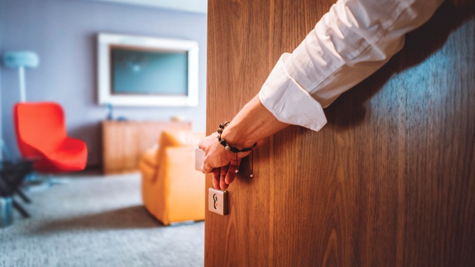 hotel-room-ziga-pahutar-eplus-gettyimages