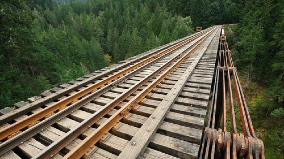 island-railway-2009fotofriends-shutterstock