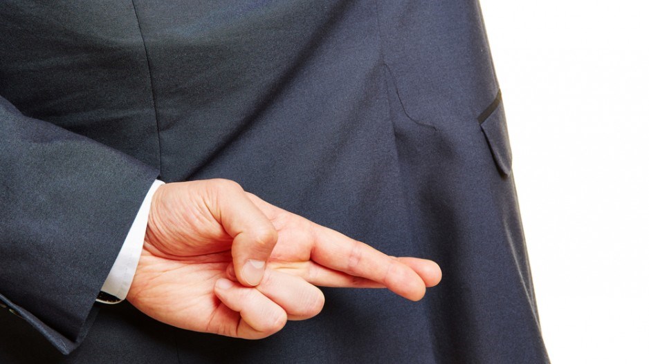 lying_fingers_crossed_shutterstock