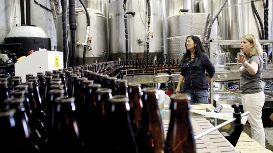 naomi_yamamoto_and_leigh_stratton_at_bridge_brewing_credit_kevin_hill_ns_news