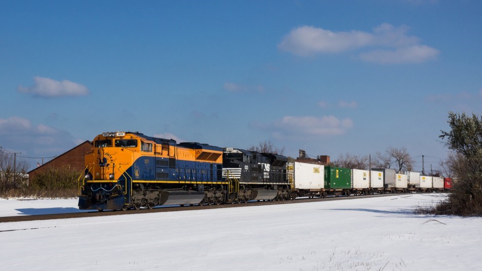 norfolk_southern_train_credit_stonephotos__shutterstockcom_