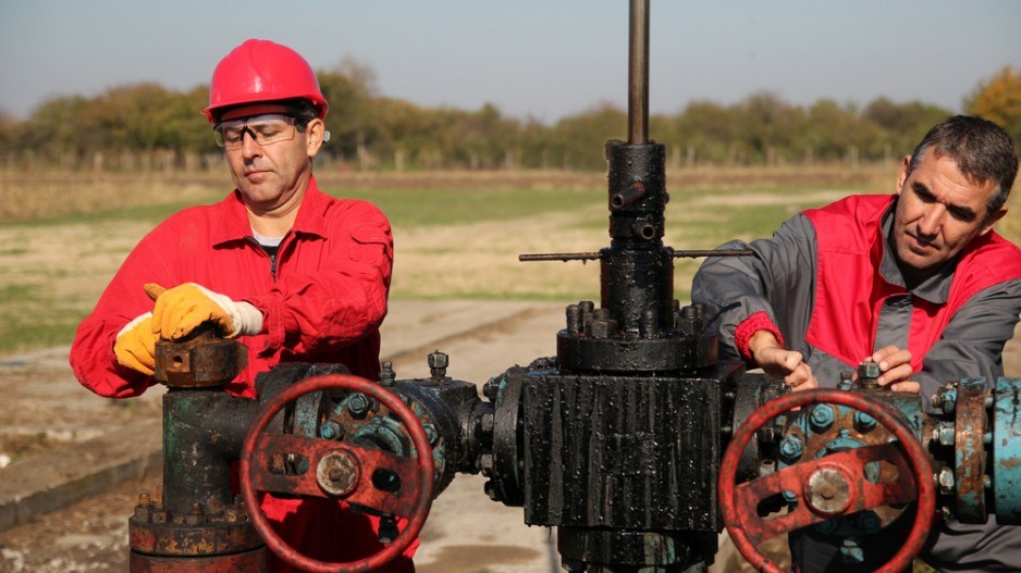 oil_workers_shutterstock