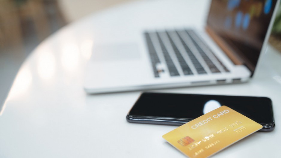 online-banking-travelcouples-moment-gettyimages