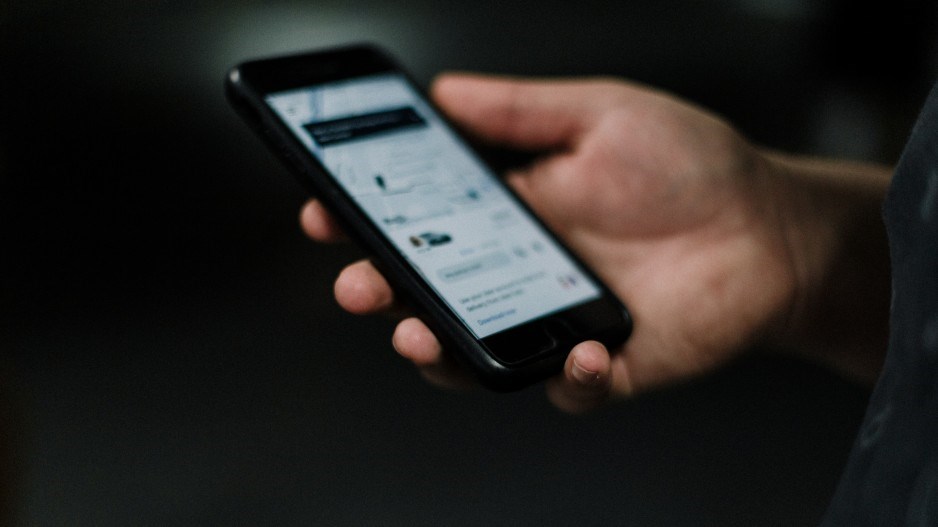 phone-uber-gigwork-unsplash