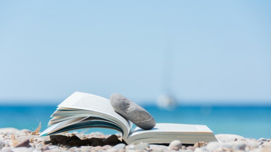 reading-beach-shutterstock