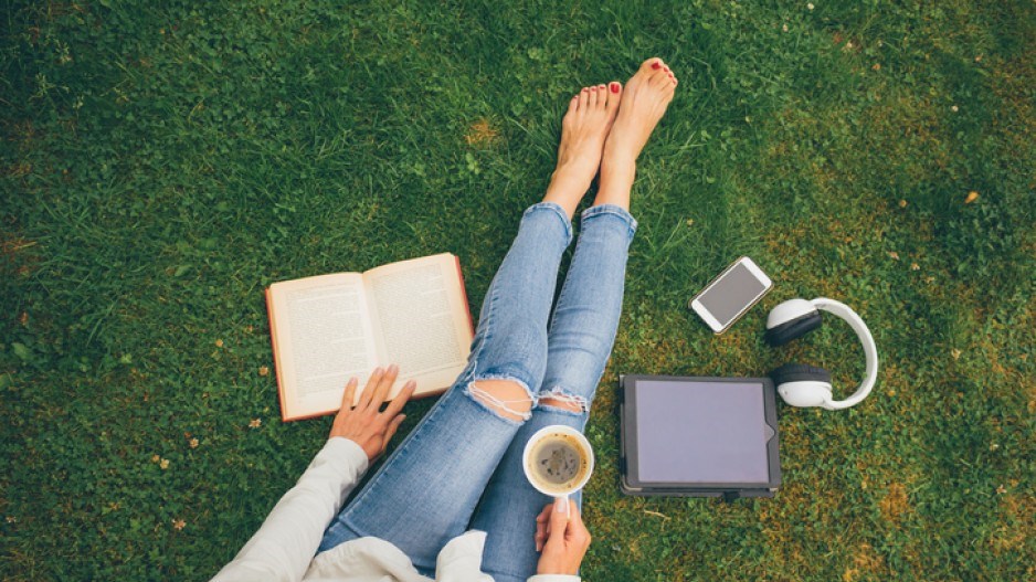 reading-outdoors-alinarosanova-getty