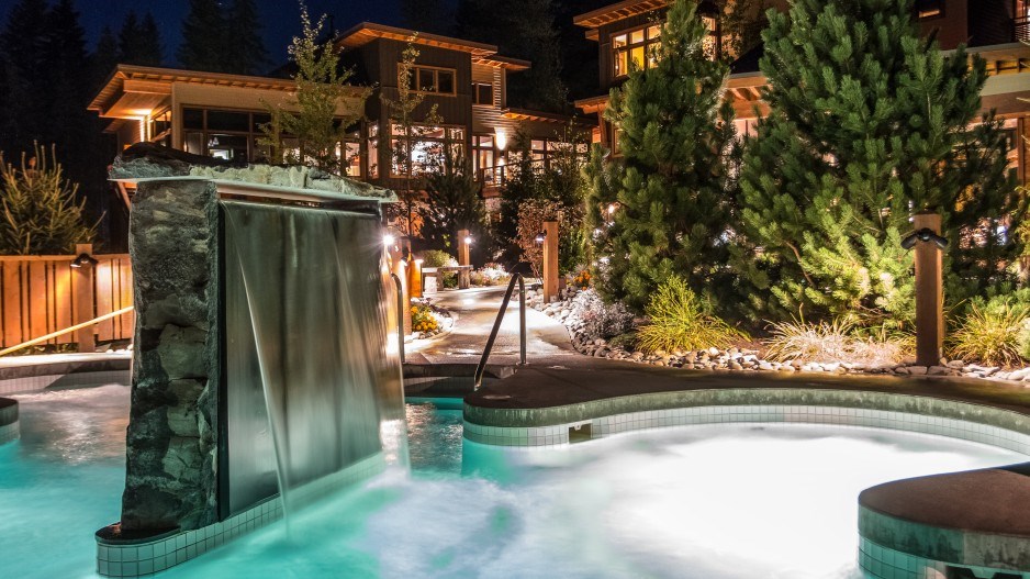 scandinave_spa_waterfall