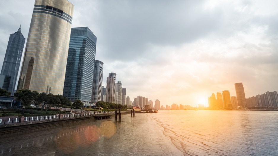 shanghai_office_buildings_huangpu_river_credit_chuyuss_shutterstock