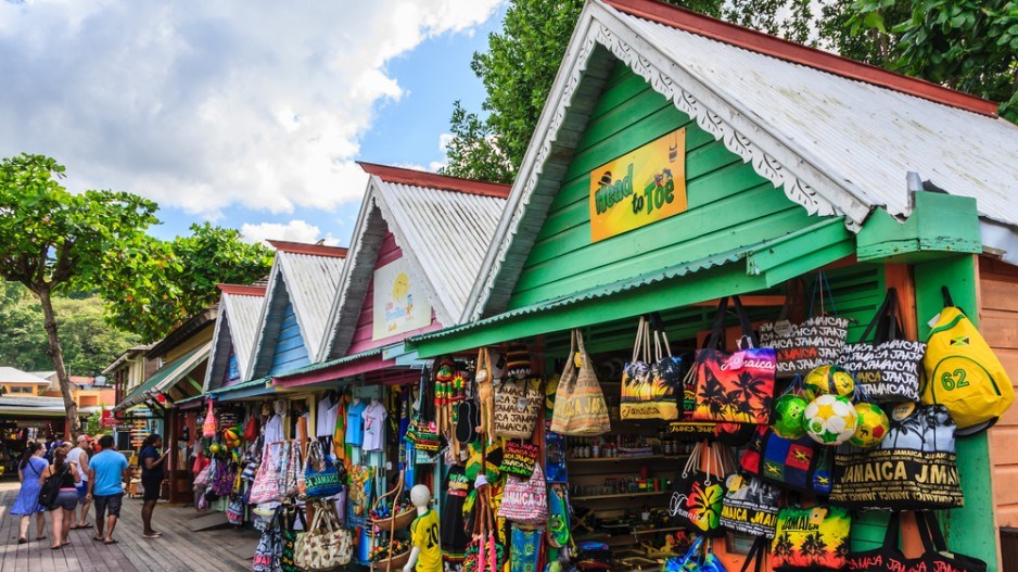 souvenirshops-ochoriosjamaica-shutterstock