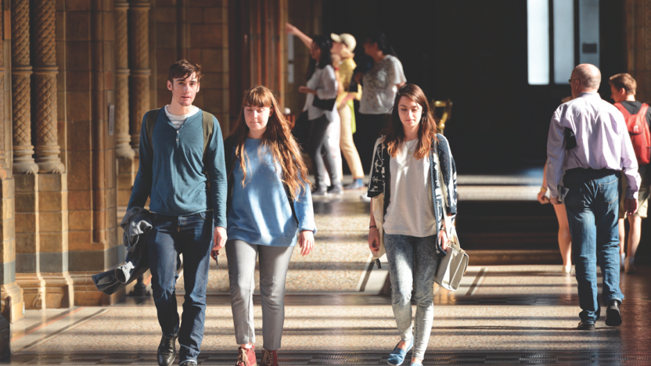students_natural_history_museum_london_credit_1000_words_shutterstock