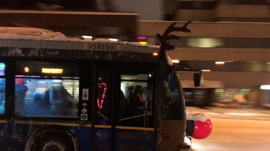 translink-bus-rudolph-winter-snow-vancouver