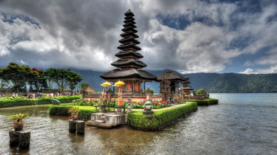 ulundanuberatantemplebali-shutterstock