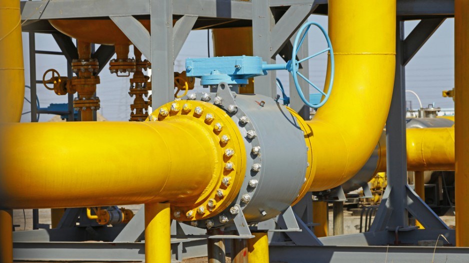 yellow_oil_pipeline_shutterstock