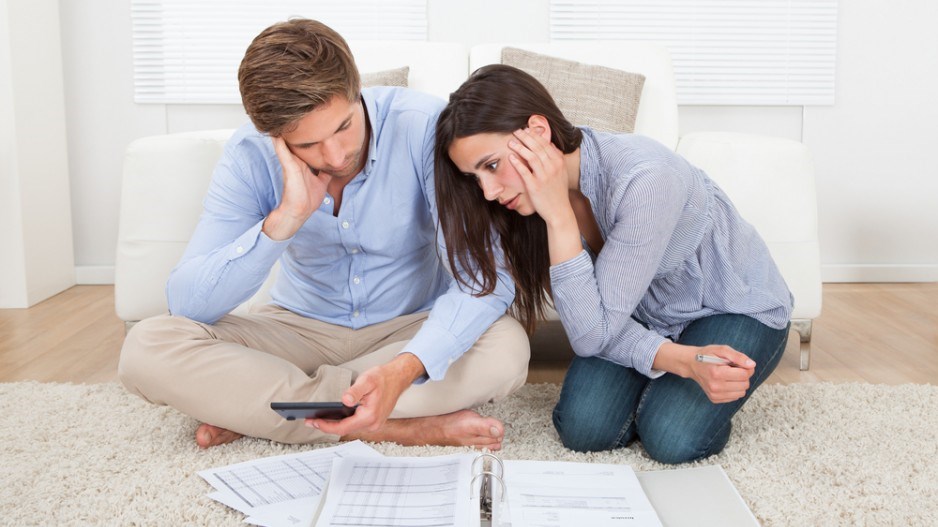 young_couple_financial_planning