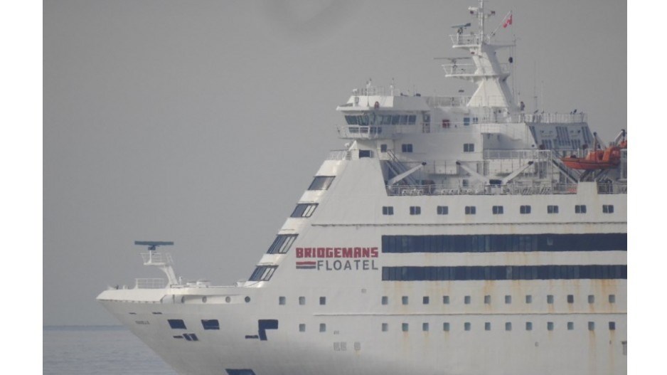 floatel-isabelle-arrives-vancouver-credit-john-buchanan-21