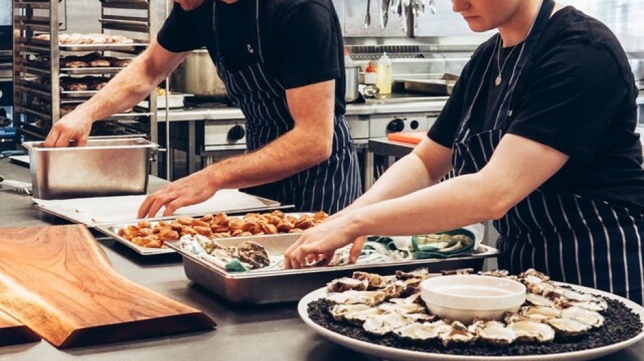restaurant-credit-pexels-elle-hughes