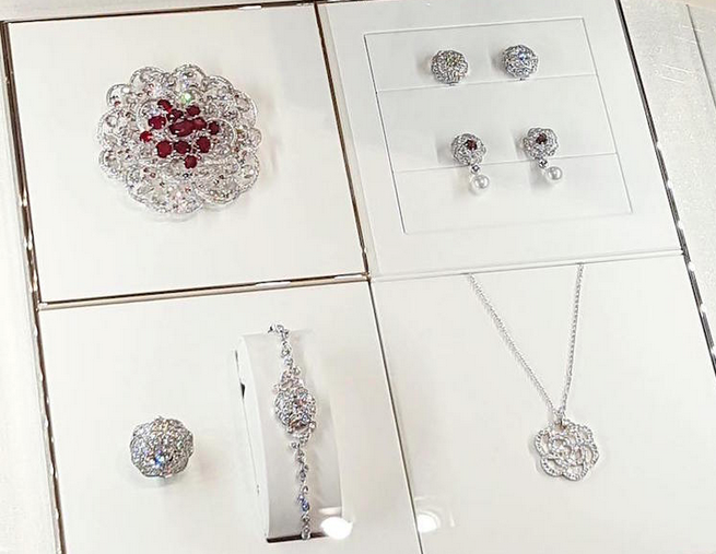 Chanel earrings holt renfrew deals