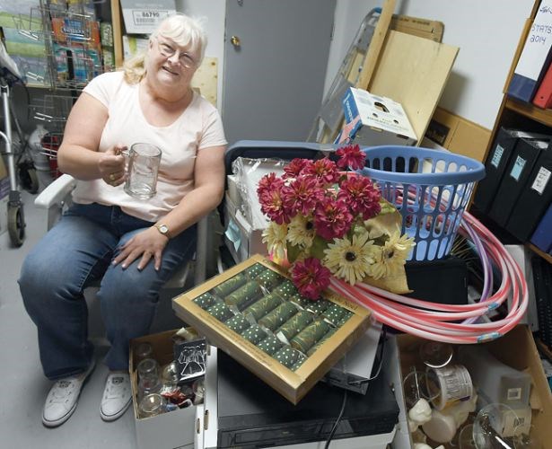 Seniors-garage-sale.23_5222.jpg
