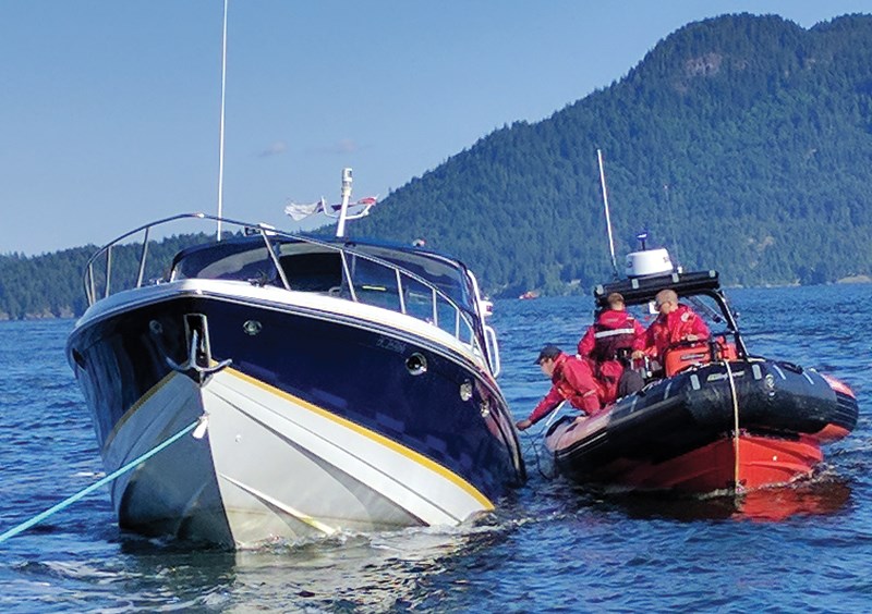 yacht sinking near victoria bc