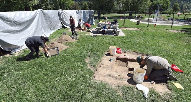 digging-at-pavilion.08_6720.jpg