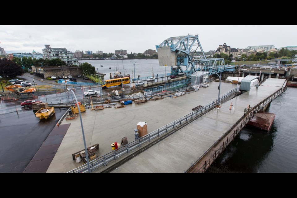 Completion of the Johnson Street Bridge has been pushed back another three months. Citing delays in steel fabrication, contractor PCL Constructors Westcoast says the structure's completion date has been pushed back to March 31, 2018.
