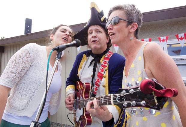 The sixth annual David’s Anglican Church Big Lunch, held last Sunday, featured entertainment from the church’s madrigal songsters Sara Ciantar, Allen Desnoyers and Lesley Sutherland.