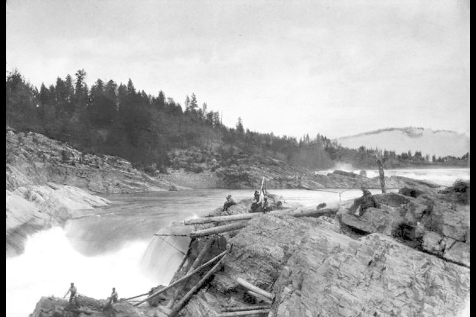The Kettle Falls fishery prior to completion of Grand Coulee Dam.