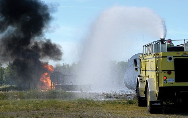 fire-training-at-airport.05.jpg