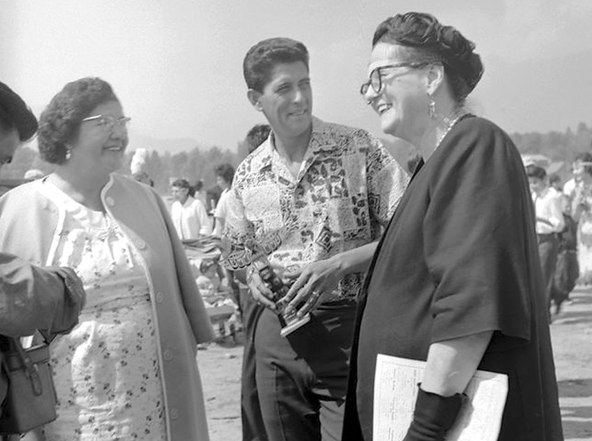 Maisie Hurley (right) at the ‘Salish canoe races’ in North Vancouver in May, 1962.