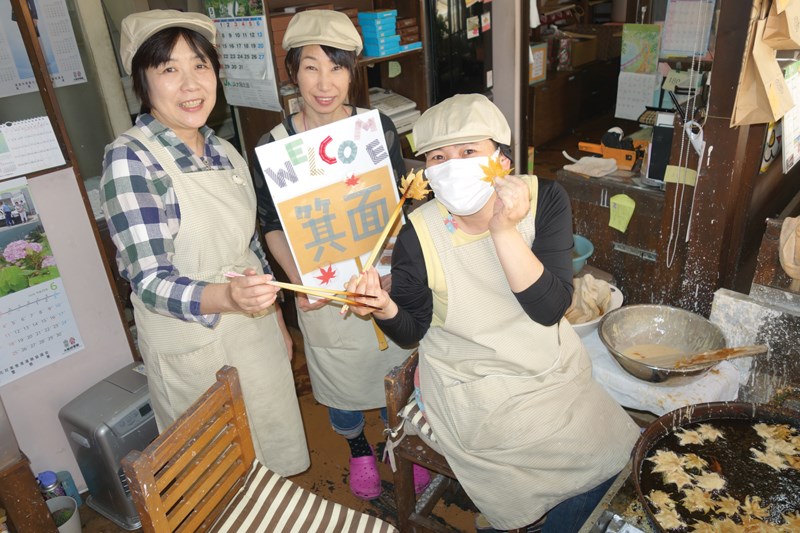 Shops along the way to Meiji no Mino Quasi-National Park create a sweet deep-fried treat out of Canada's national emblem.