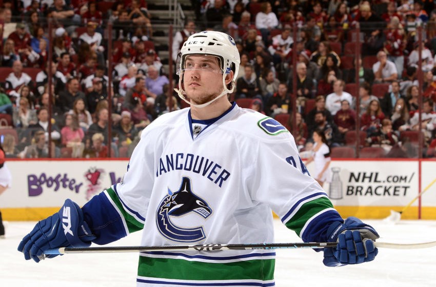 Reid Boucher re-signs with Canucks