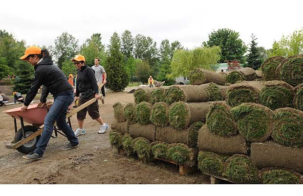One hundred and eighty volunteers took part in the creation of a natural playground at Grandview elementary school.