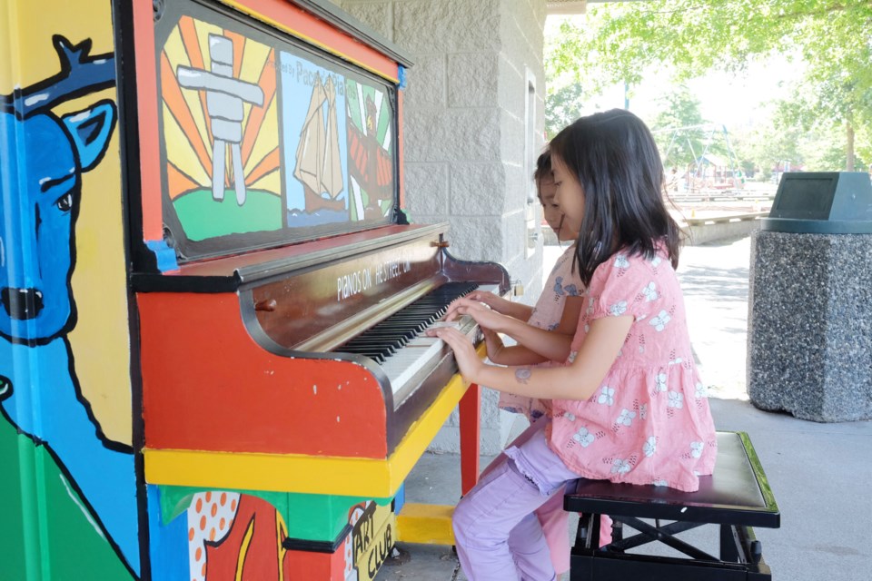 pianos