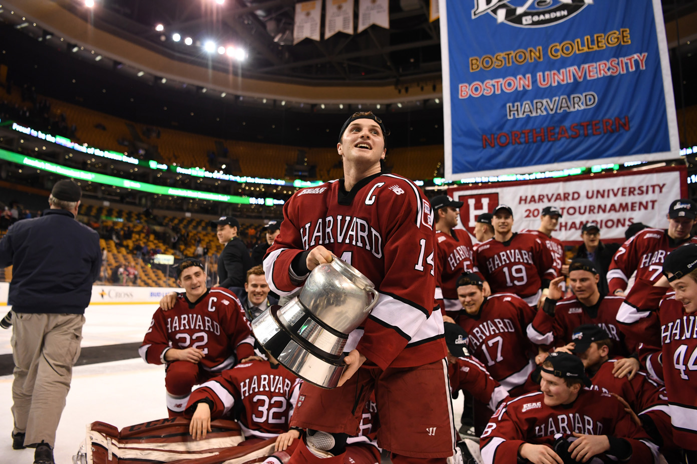 Alexander Kerfoot Signs NHL Contract With Colorado Avalanche