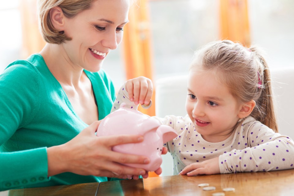 kids and money, piggy bank