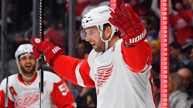 Thomas Vanek signs with the Vancouver Canucks