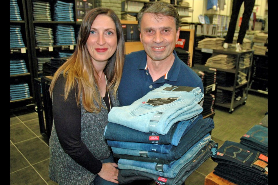 Deanetra Ford, Mark’s denim expert, and Nick Del Giudice, assistant vice-president of operations, introduced Mark’s new look, which includes an extensive selection of denim and a revamped store interior. Not just a leading retailer of industrial work wear, the Calgary-based company is a major player in men and women’s casual wear.