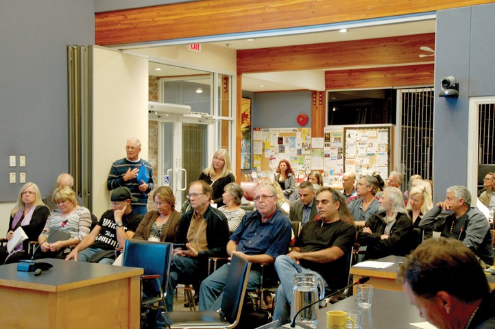 Seawatch crowd