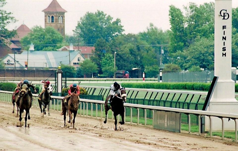 horses crossing finish line