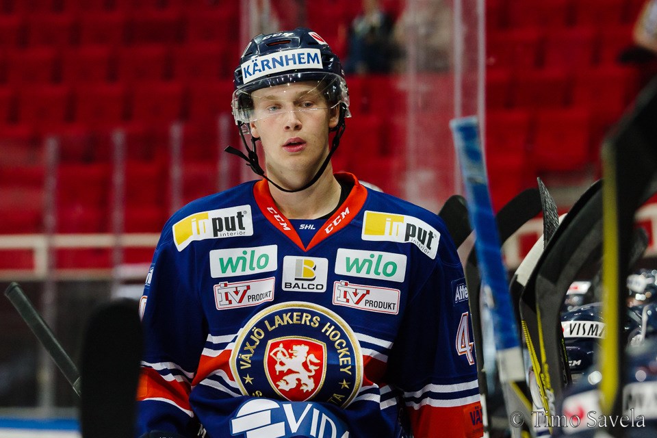 Elias Pettersson, the walking billboard for the Vaxjo Lakers
