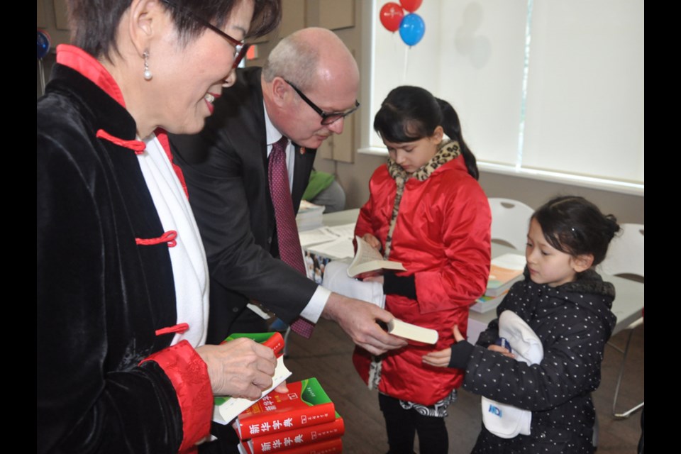 Liberal leader candidate Mike de Jong was handing out Chinese dictionaries to children at a leadership campaign in Richmond last Sunday. Photo by Daisy Xiong/Richmond News